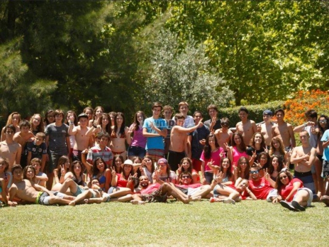 tb_Los participantes del campamento en Portugal.JPG